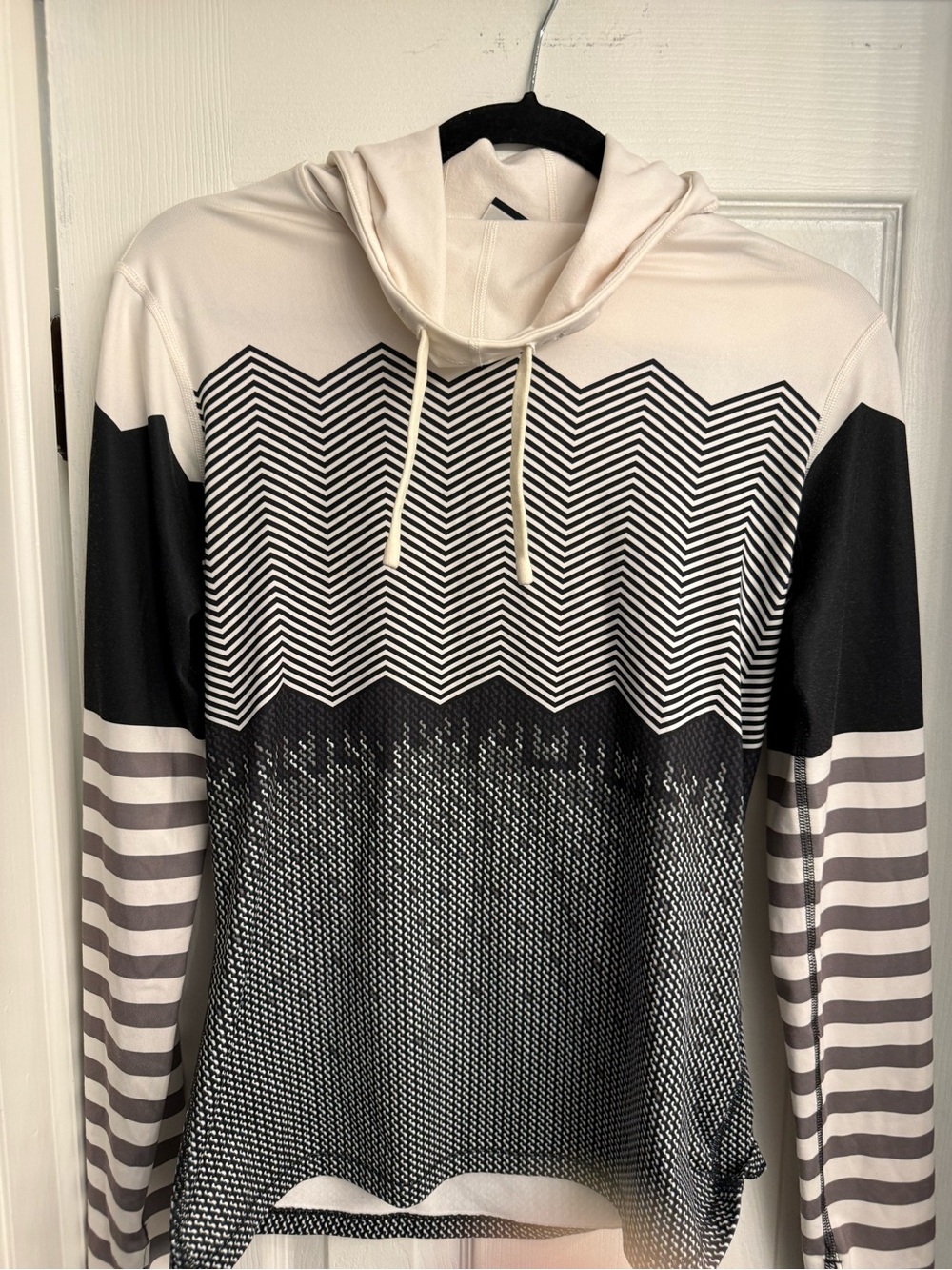 Nike Black and White Patterned Pullover Hoodie